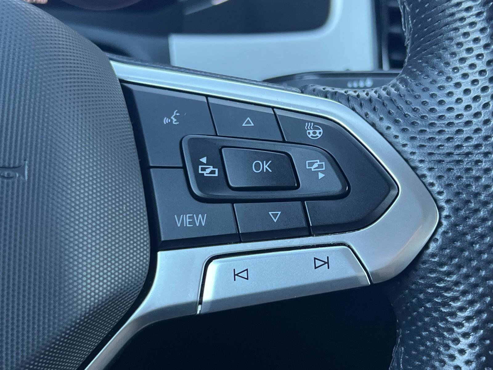 Certified 2022 Volkswagen Atlas SEL R-Line image 11