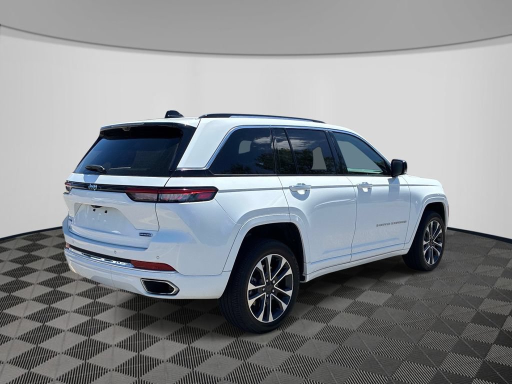 Used 2023 Jeep Grand Cherokee Overland w/ Luxury Tech Group IV AWD/4WD image 7