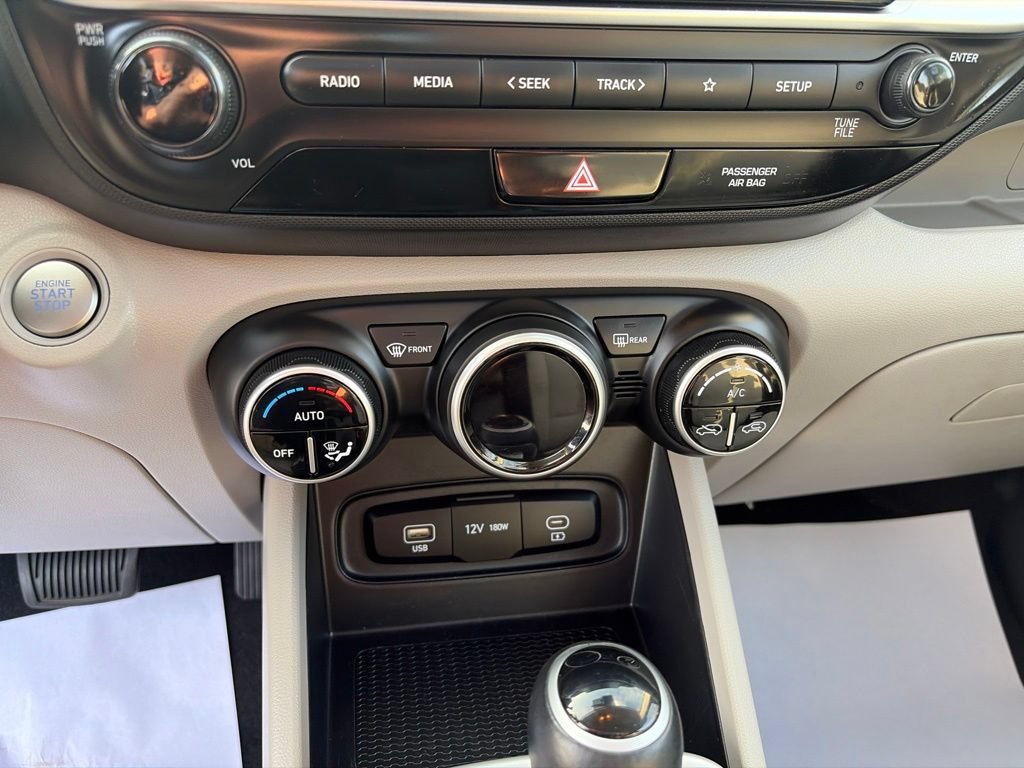 Used 2025 Hyundai Venue SEL FWD image 28