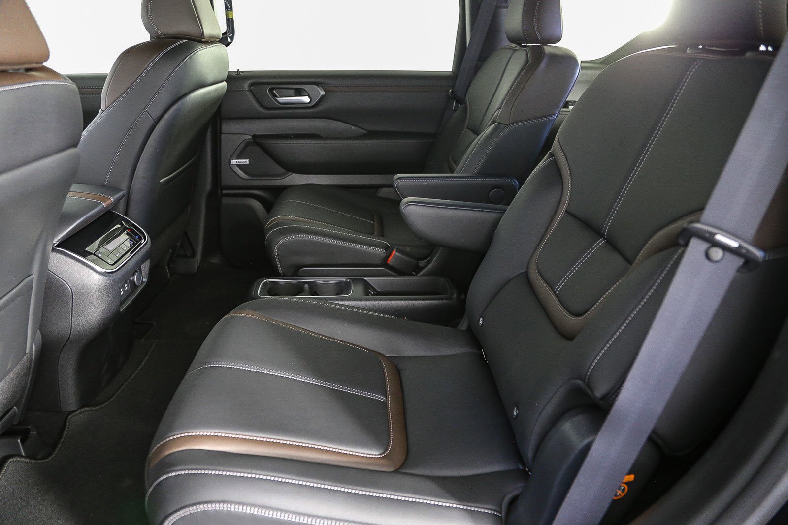 New 2025 Nissan Armada SL w/ Captain's Chari Seat Package image 24
