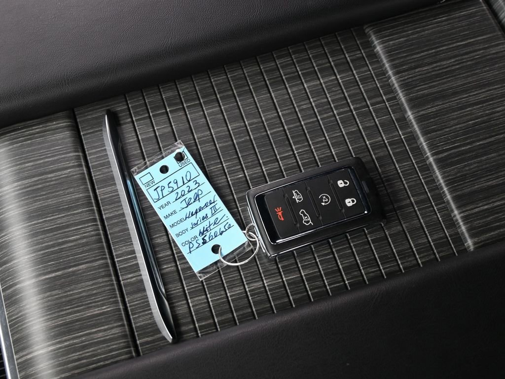 Used 2023 Jeep Wagoneer L Series III w/ Preferred Equipment Group image 10