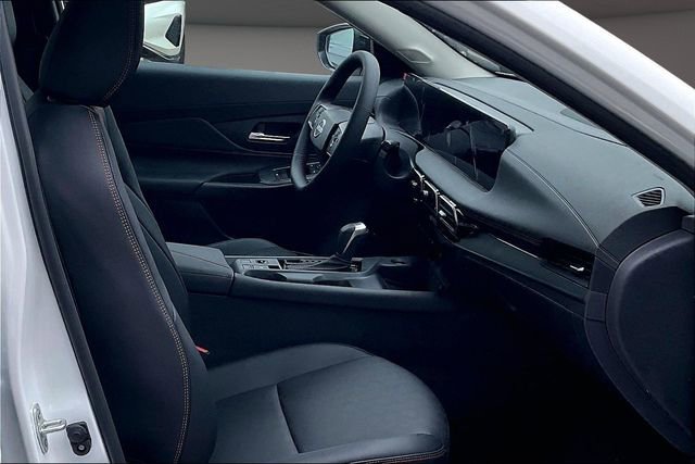 New 2026 Nissan Sentra SR w/ SR Premium Package FWD image 11