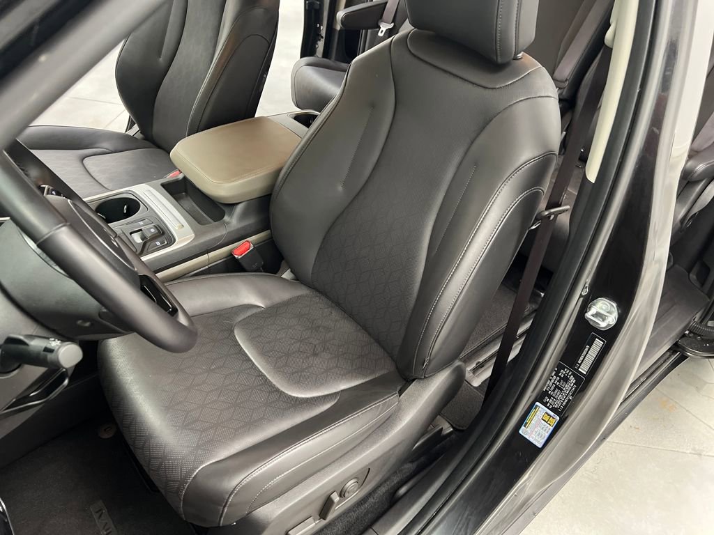 Used 2025 Kia Carnival image 9