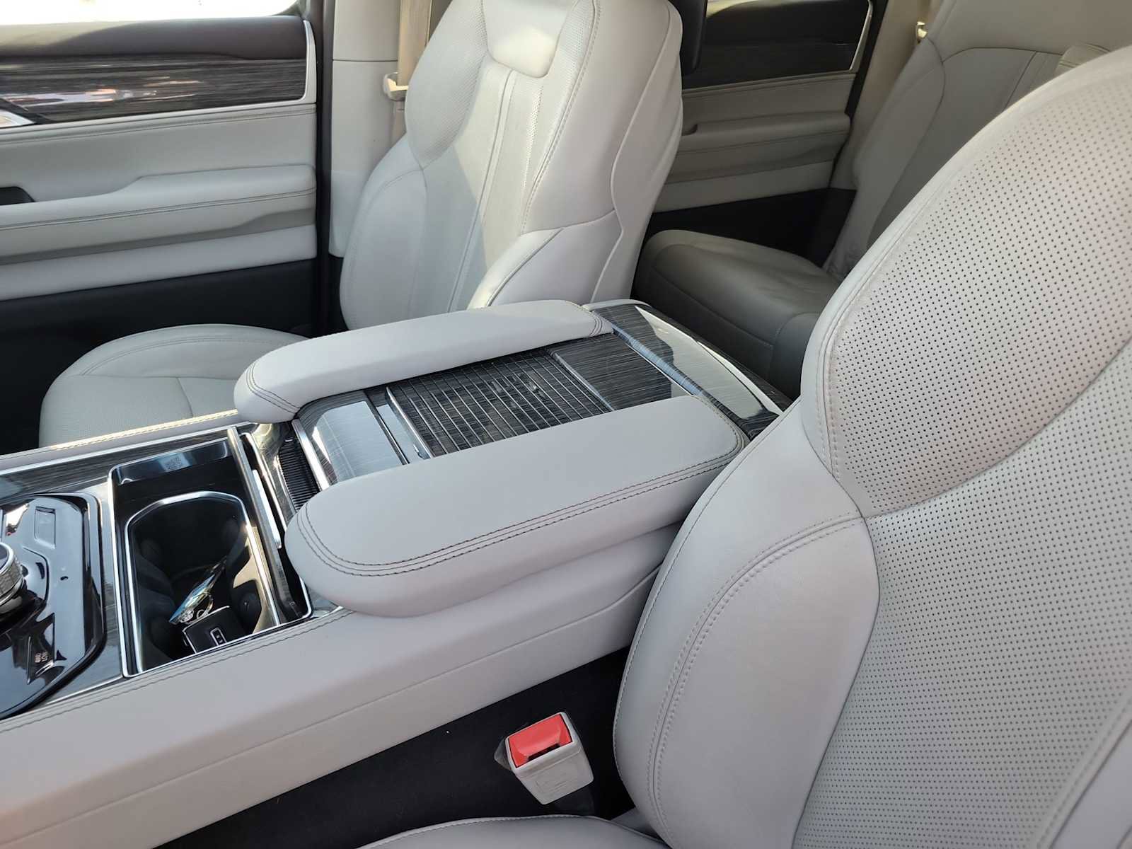 Used 2022 Jeep Wagoneer Series III w/ Premium Group I image 16