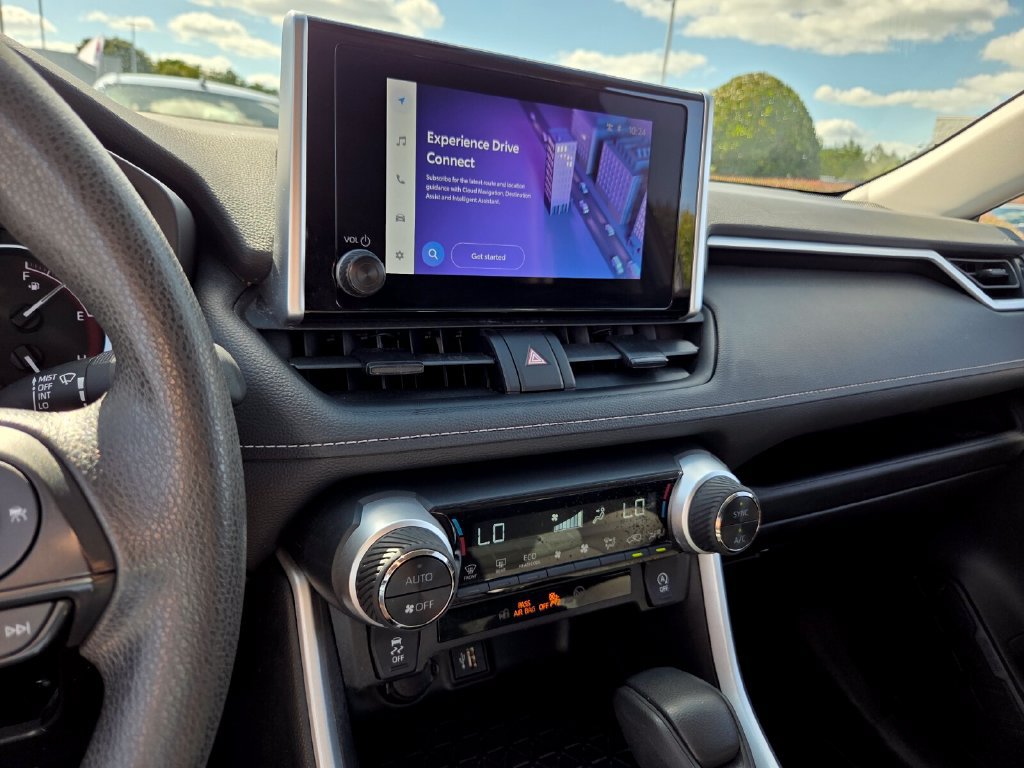 Used 2024 Toyota RAV4 XLE FWD image 21