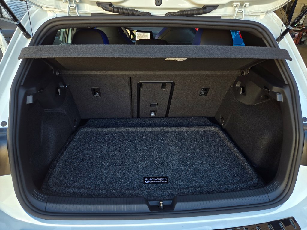 Certified 2024 Volkswagen Golf R AWD/4WD image 33
