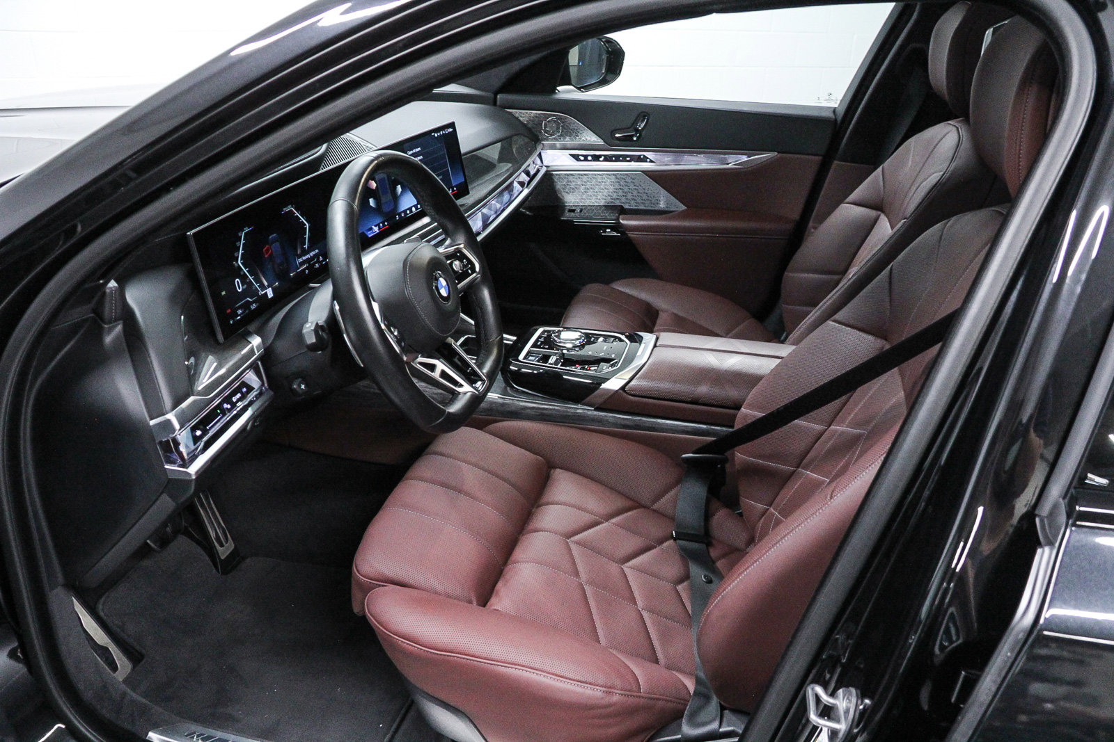 Certified 2024 BMW 760i xDrive w/ Executive Package AWD/4WD image 19