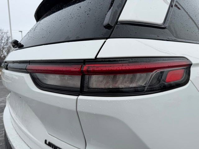 Used 2023 Jeep Grand Cherokee Limited w/ Black Appearance Package image 15