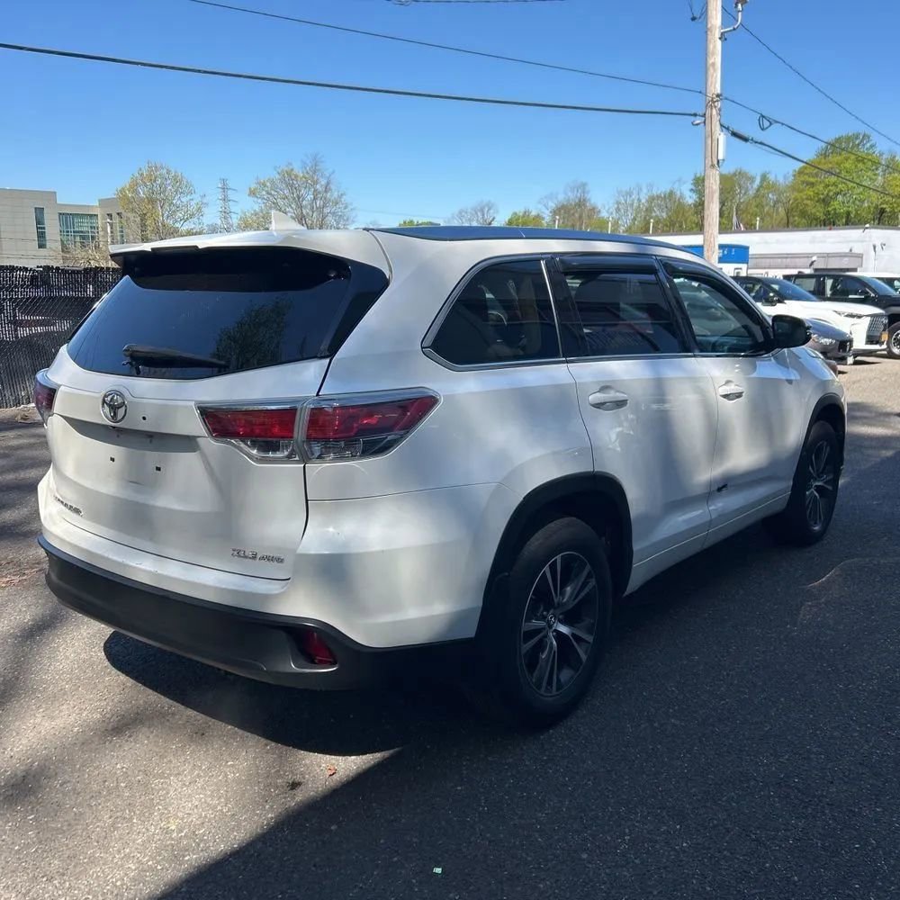 Used 2016 Toyota Highlander XLE AWD/4WD image 8