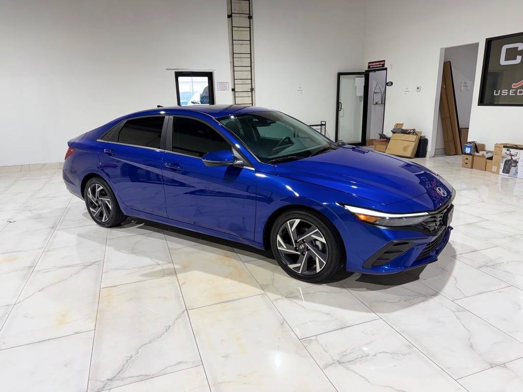 Used 2026 Hyundai Elantra Limited FWD image 4