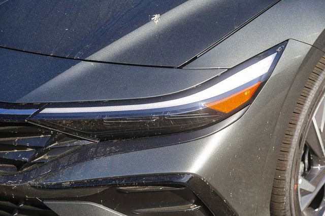 New 2026 Hyundai Elantra Limited FWD image 8