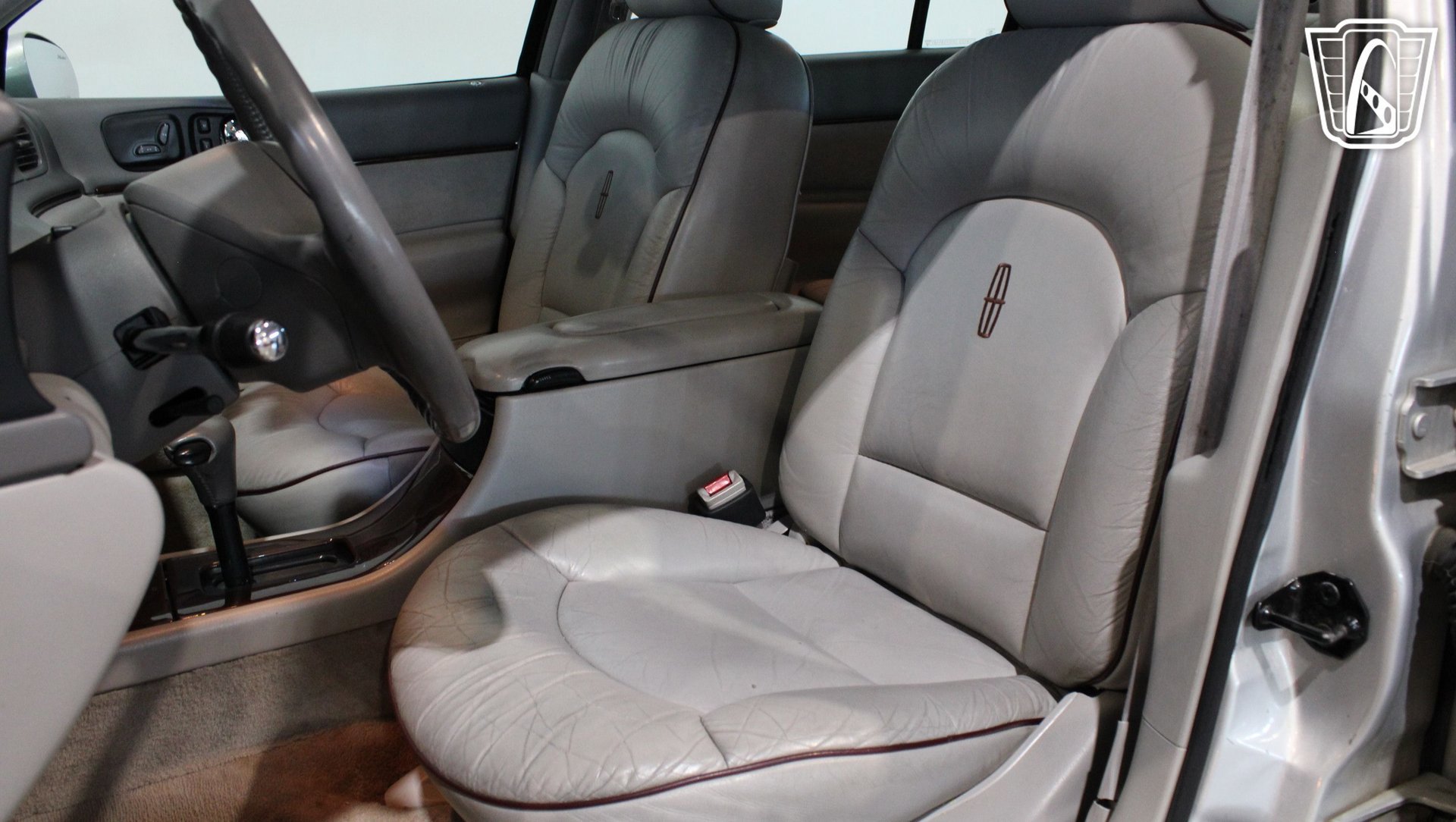 Used 1996 Lincoln Continental image 32