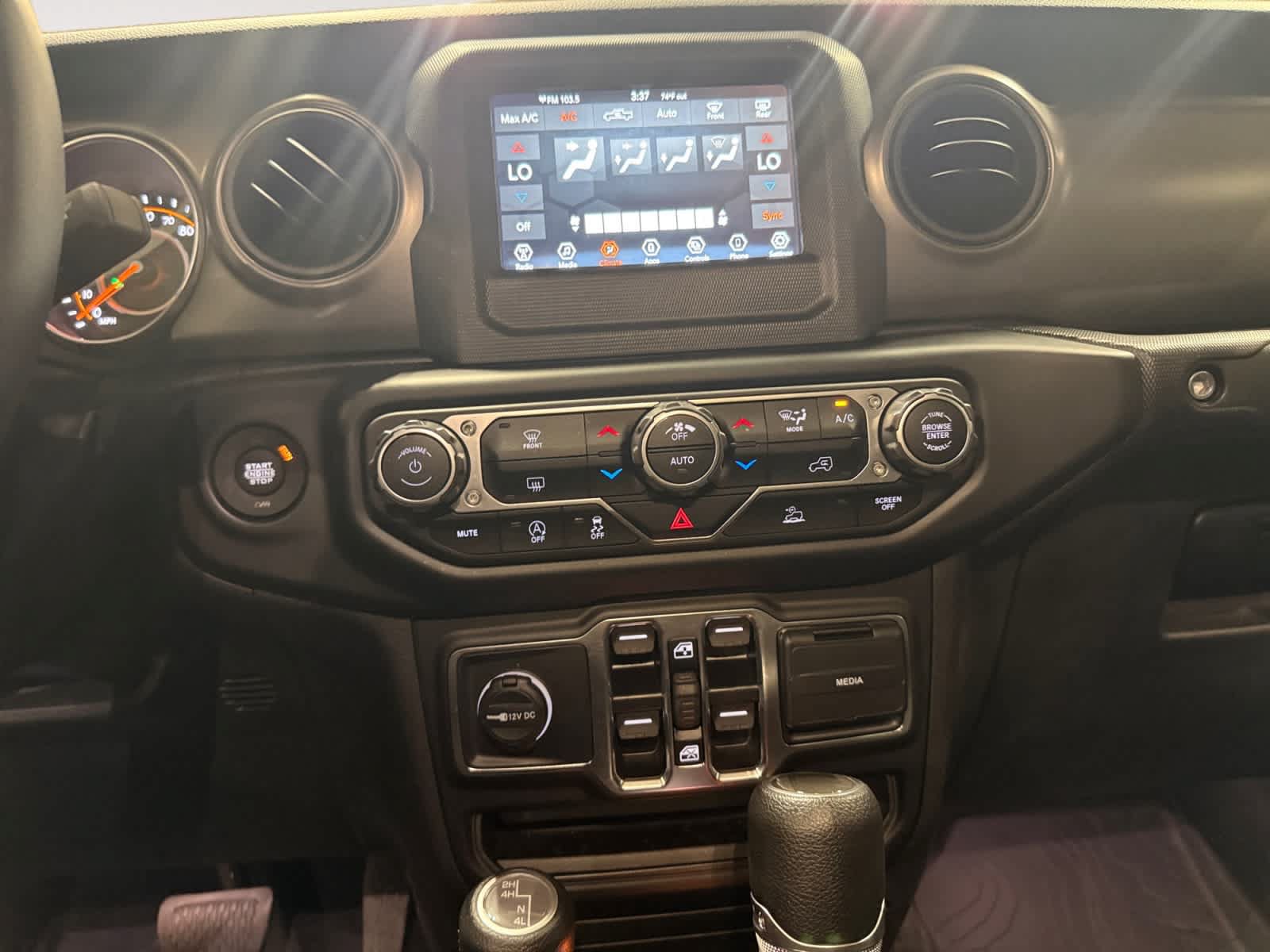 Used 2023 Jeep Gladiator Sport AWD/4WD image 12