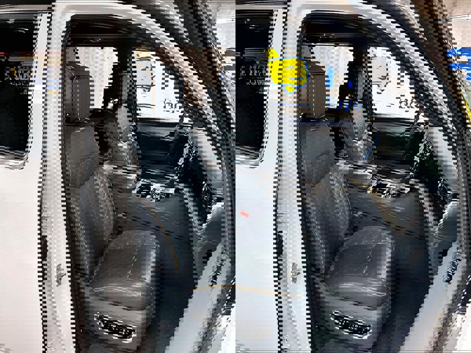 Used 2023 Jeep Grand Wagoneer L Series III w/ Rear Seat Video Group 1 image 11