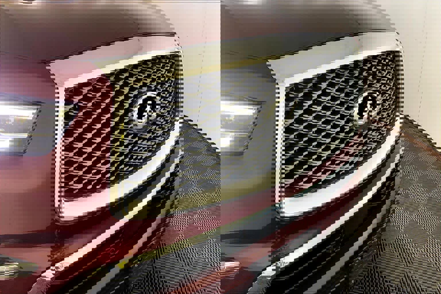 Used 2021 INFINITI QX80 Sensory w/ Cargo Package image 32