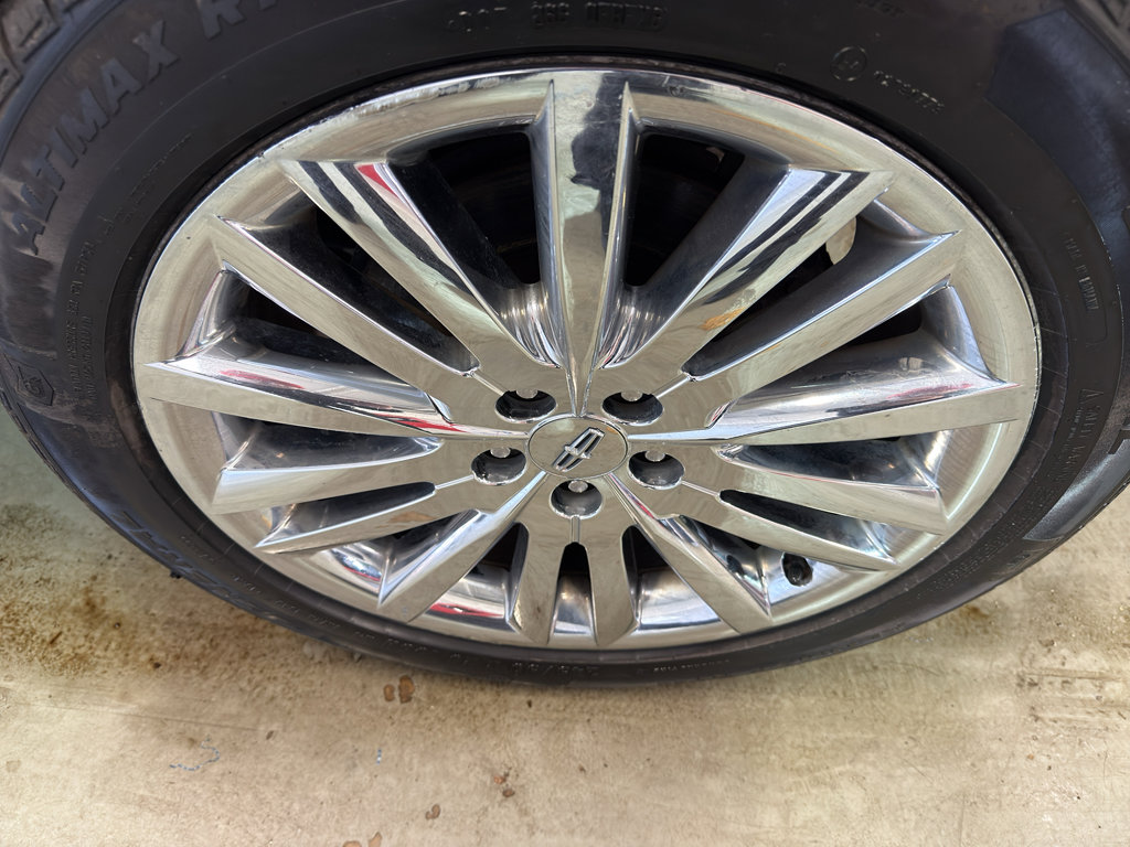 Used 2013 Lincoln MKX AWD image 32