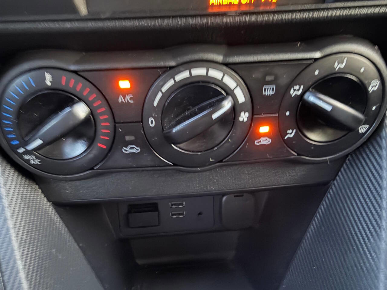 Used 2019 Toyota Yaris L FWD image 22