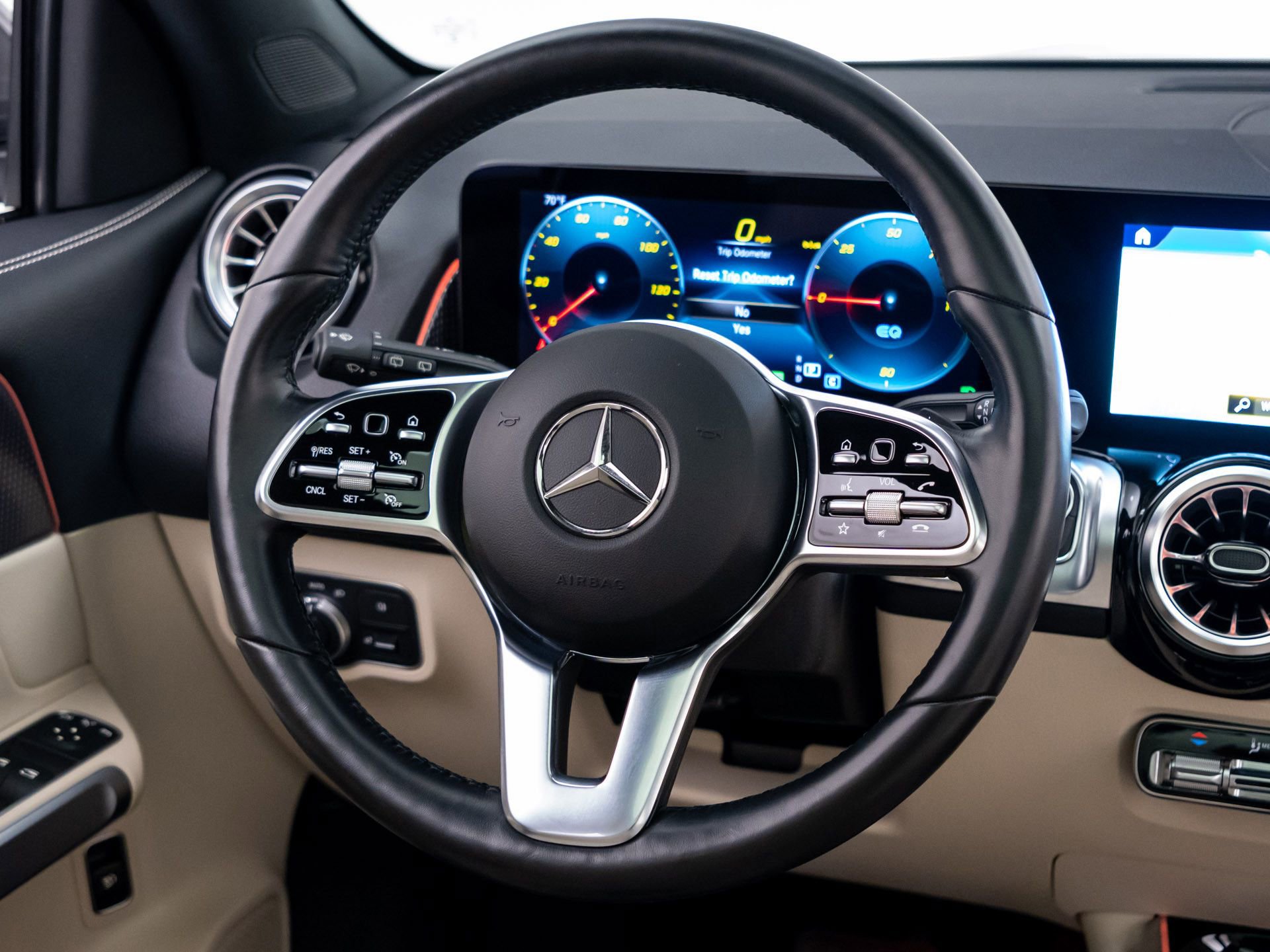 Used 2023 Mercedes-Benz EQB 350 4MATIC SUV image 11