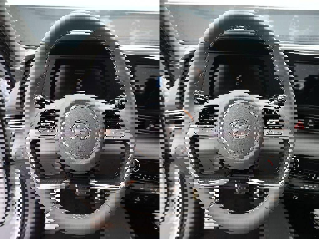 New 2025 Hyundai Elantra Sport image 10