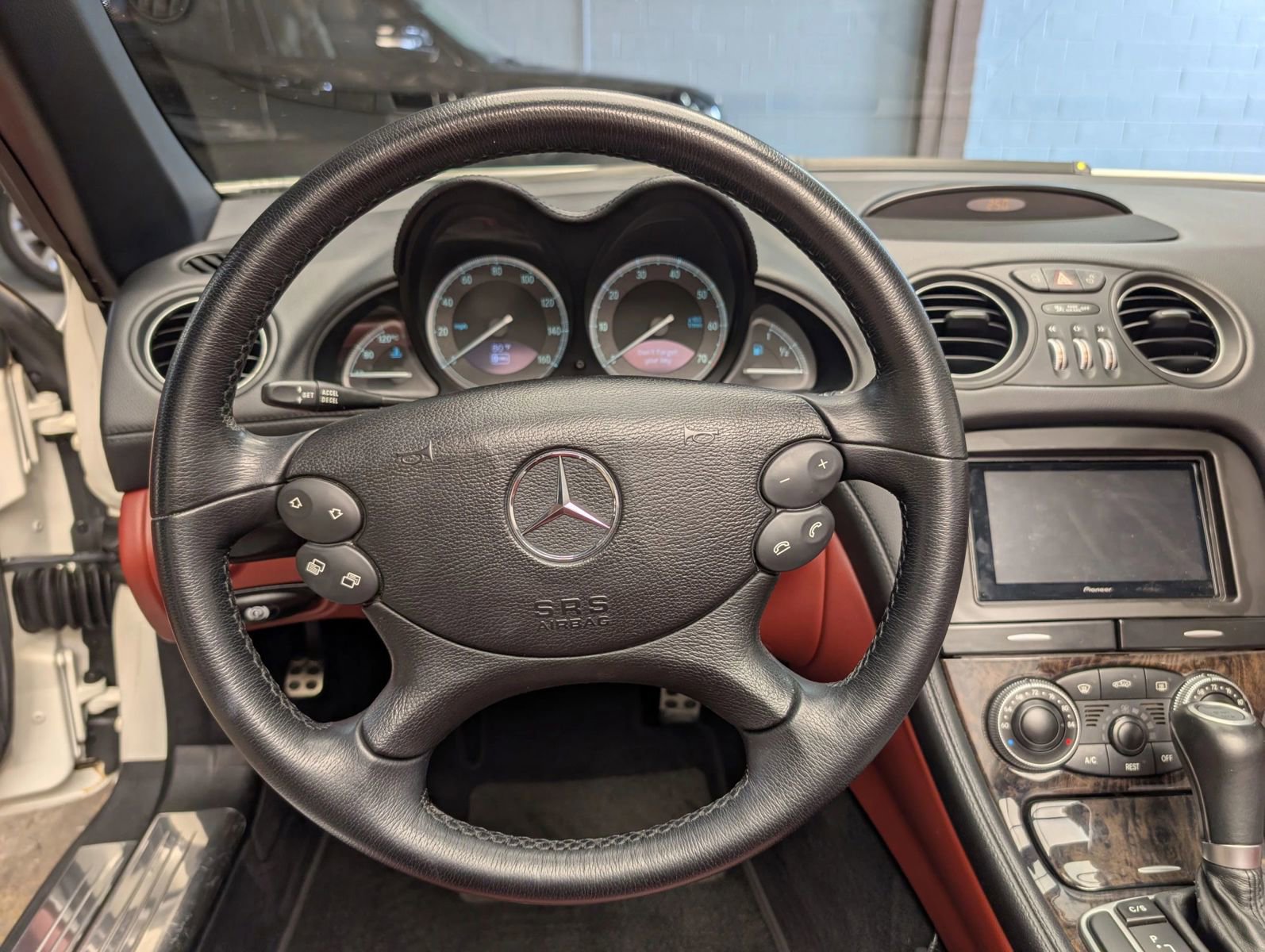 Used 2007 Mercedes-Benz SL 550 image 11