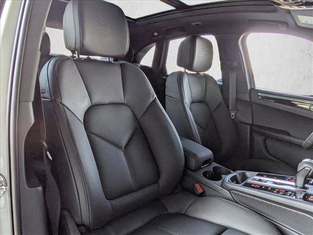 Certified 2025 Porsche Macan Turbo image 26
