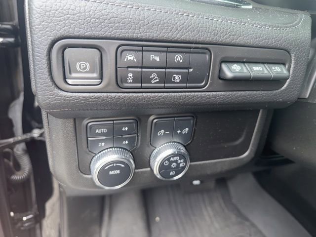 Used 2023 GMC Yukon XL Denali image 10