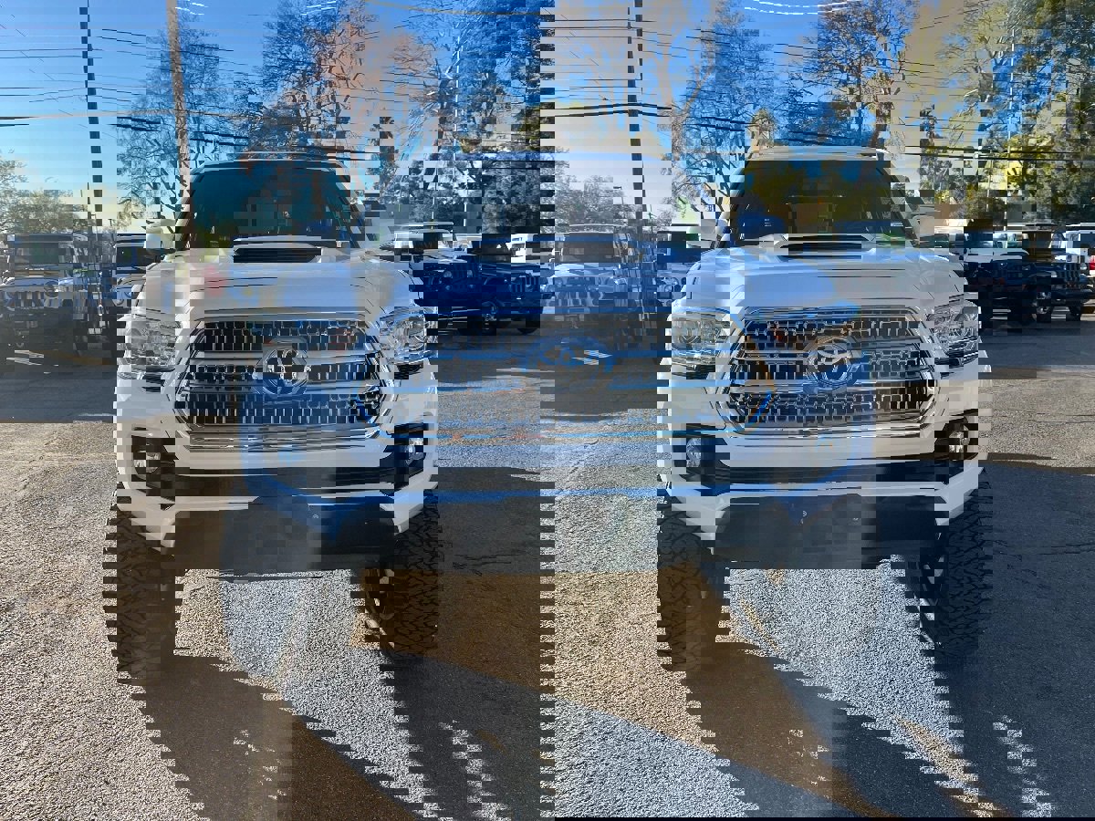 Used 2016 Toyota Tacoma TRD Sport image 12