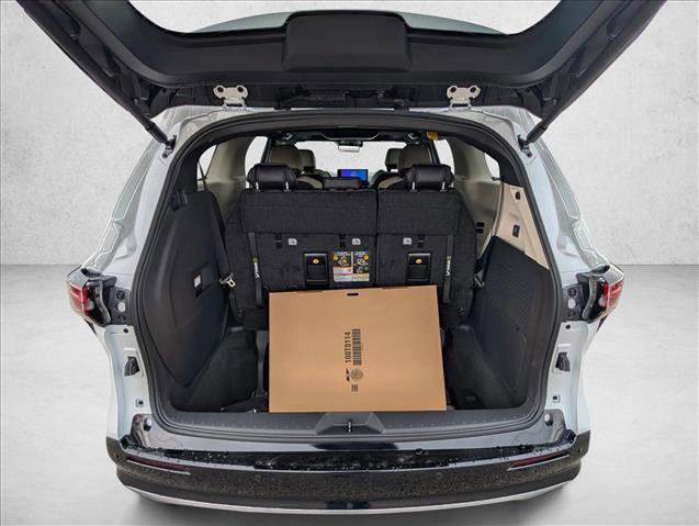 New 2026 Toyota Sienna Platinum image 9