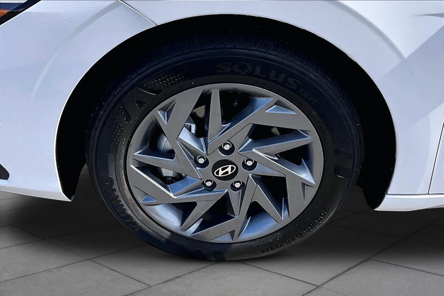 Used 2024 Hyundai Elantra Blue FWD image 10