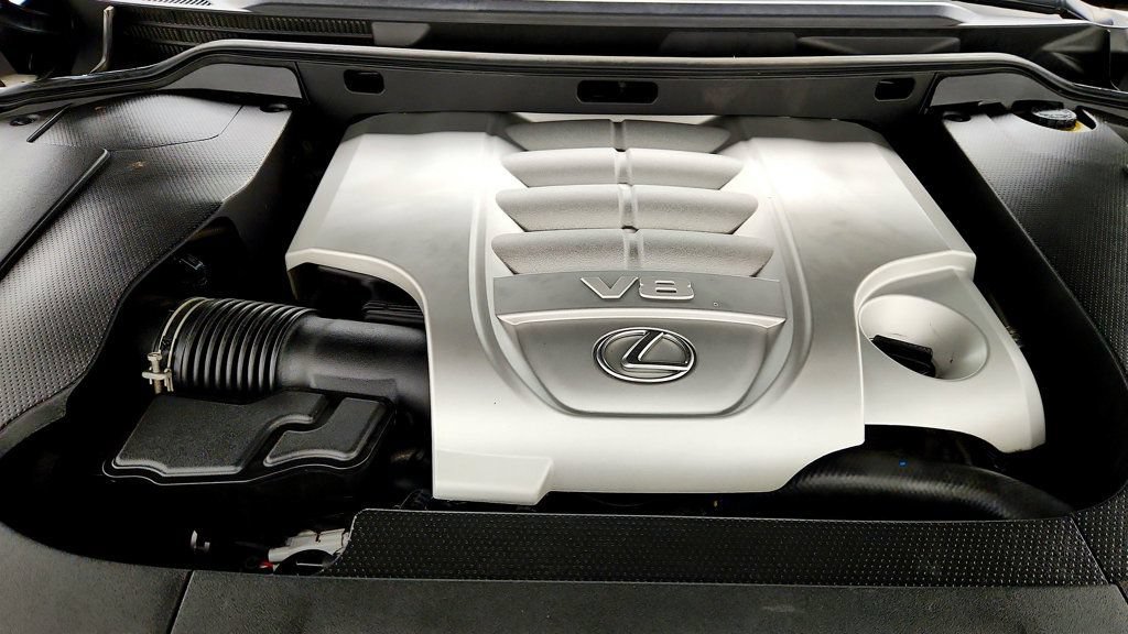 Used 2013 Lexus LX 570 4WD w/ Luxury Pkg image 29