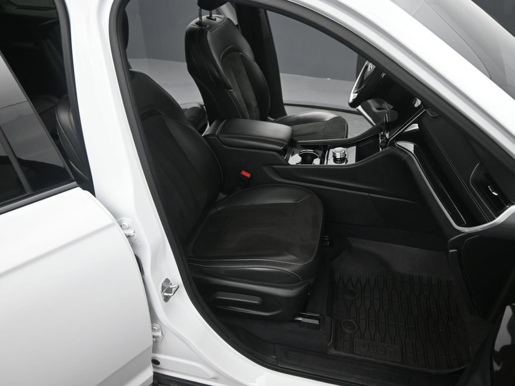 Used 2023 Jeep Grand Cherokee L Altitude image 21