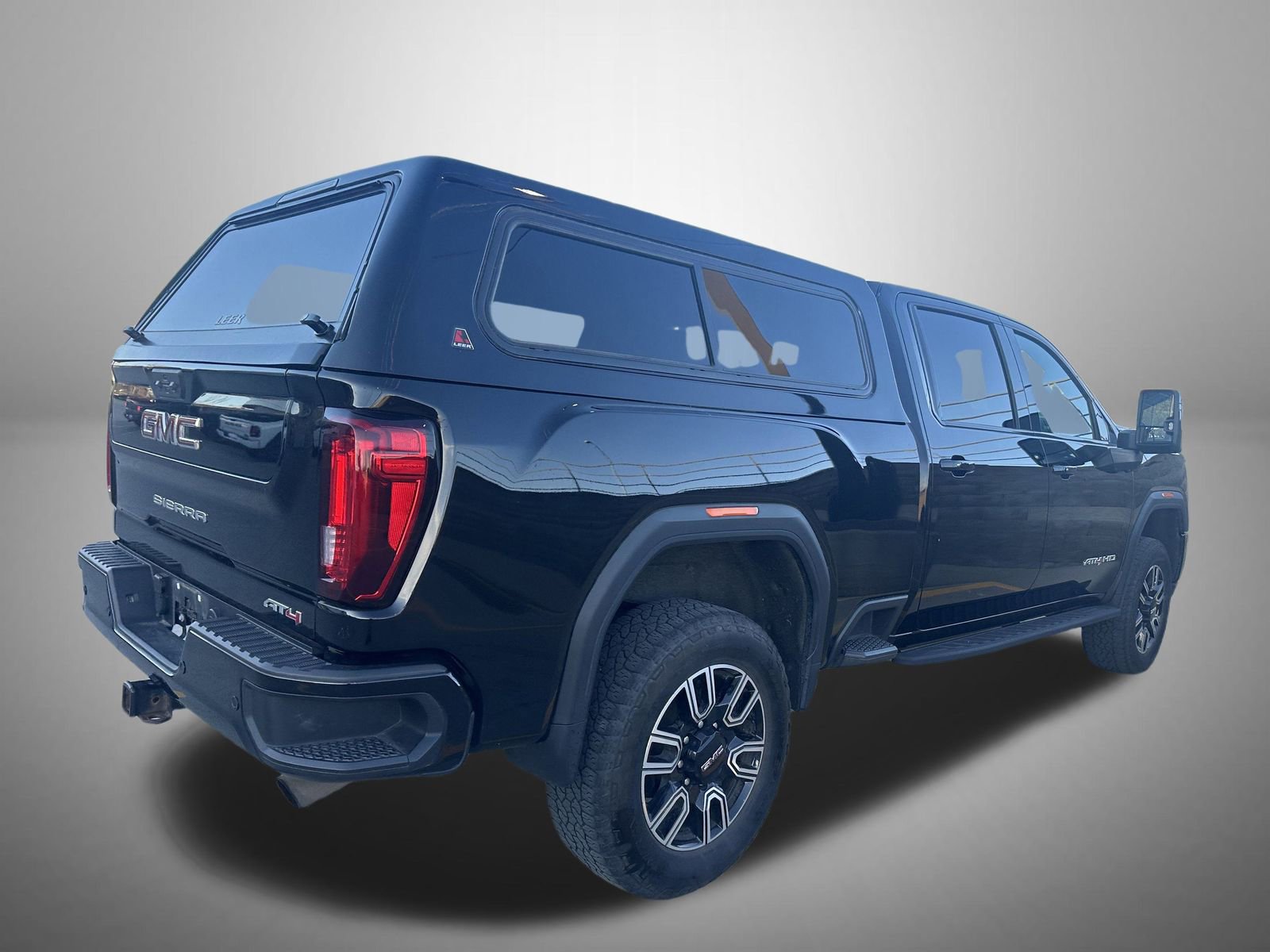 Used 2022 GMC Sierra 2500 AT4 w/ AT4 Premium Plus Package image 3