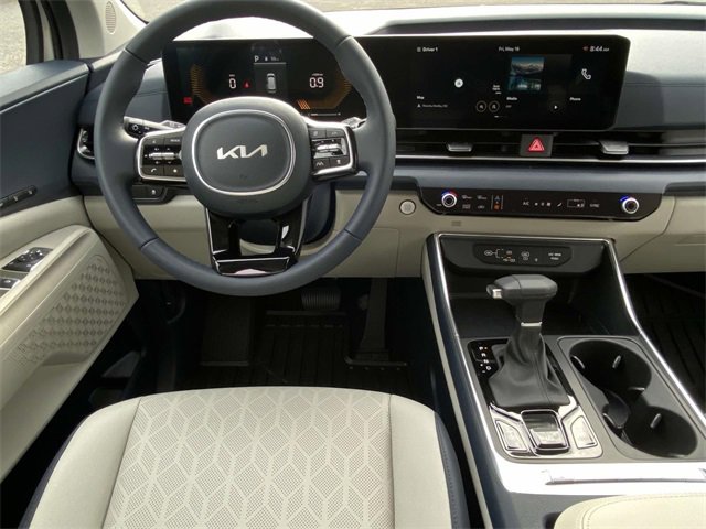 New 2025 Kia Carnival EX image 9
