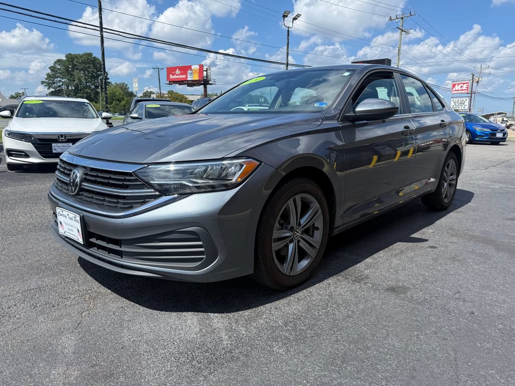 Used 2024 Volkswagen Jetta SE FWD image 3
