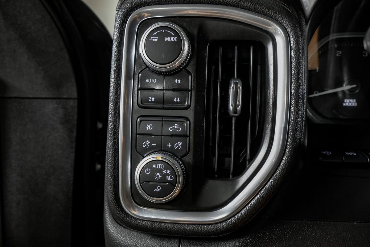 Used 2020 GMC Sierra 3500 AT4 w/ AT4 Premium Package image 26