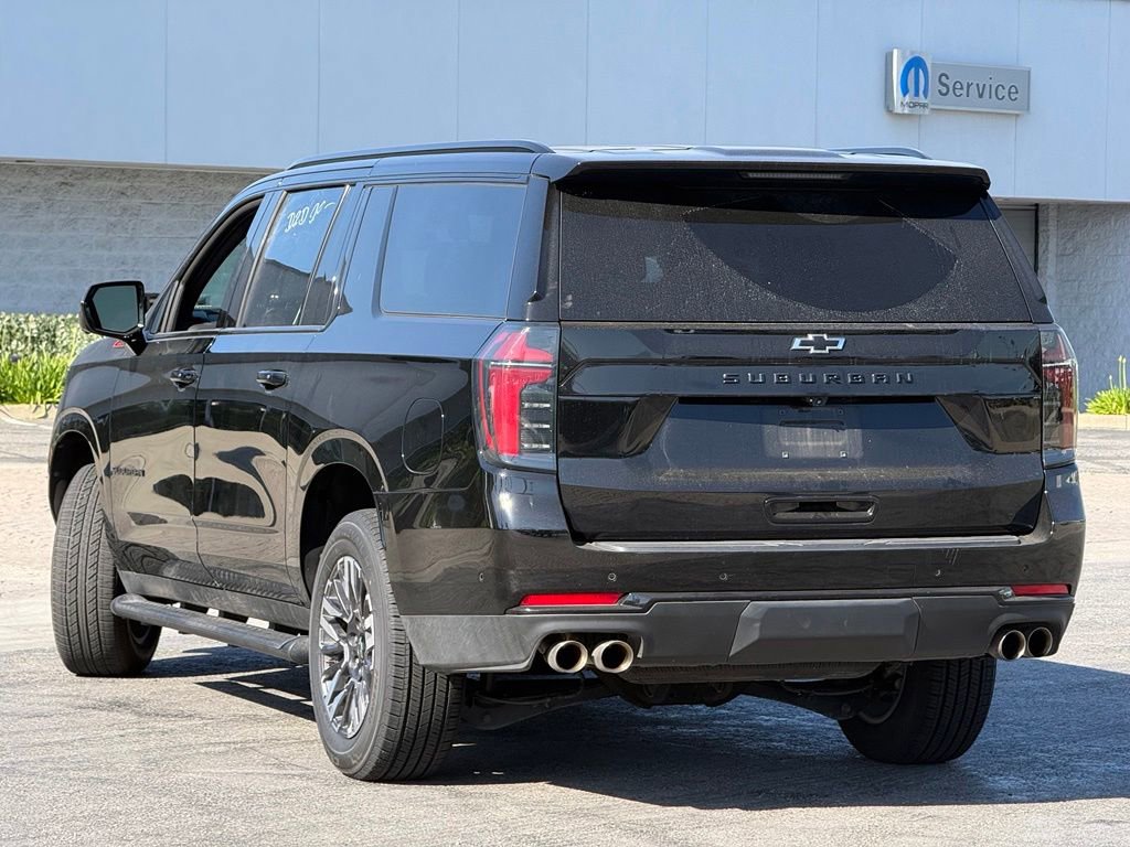 Used 2025 Chevrolet Suburban Z71 AWD/4WD image 2