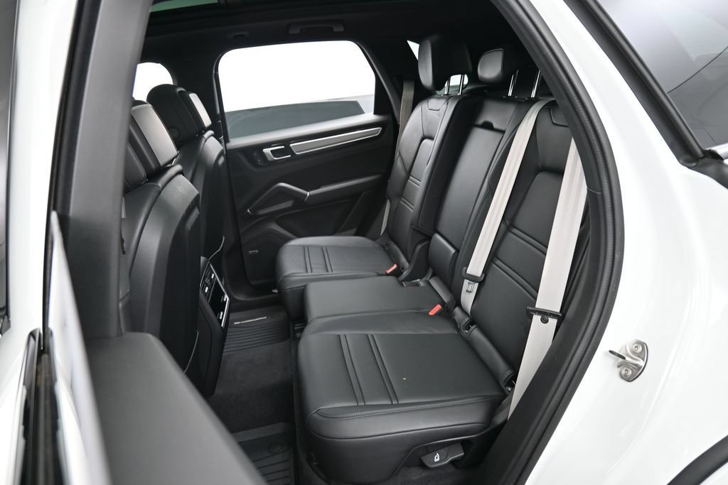 Certified 2022 Porsche Cayenne Platinum Edition AWD/4WD image 25