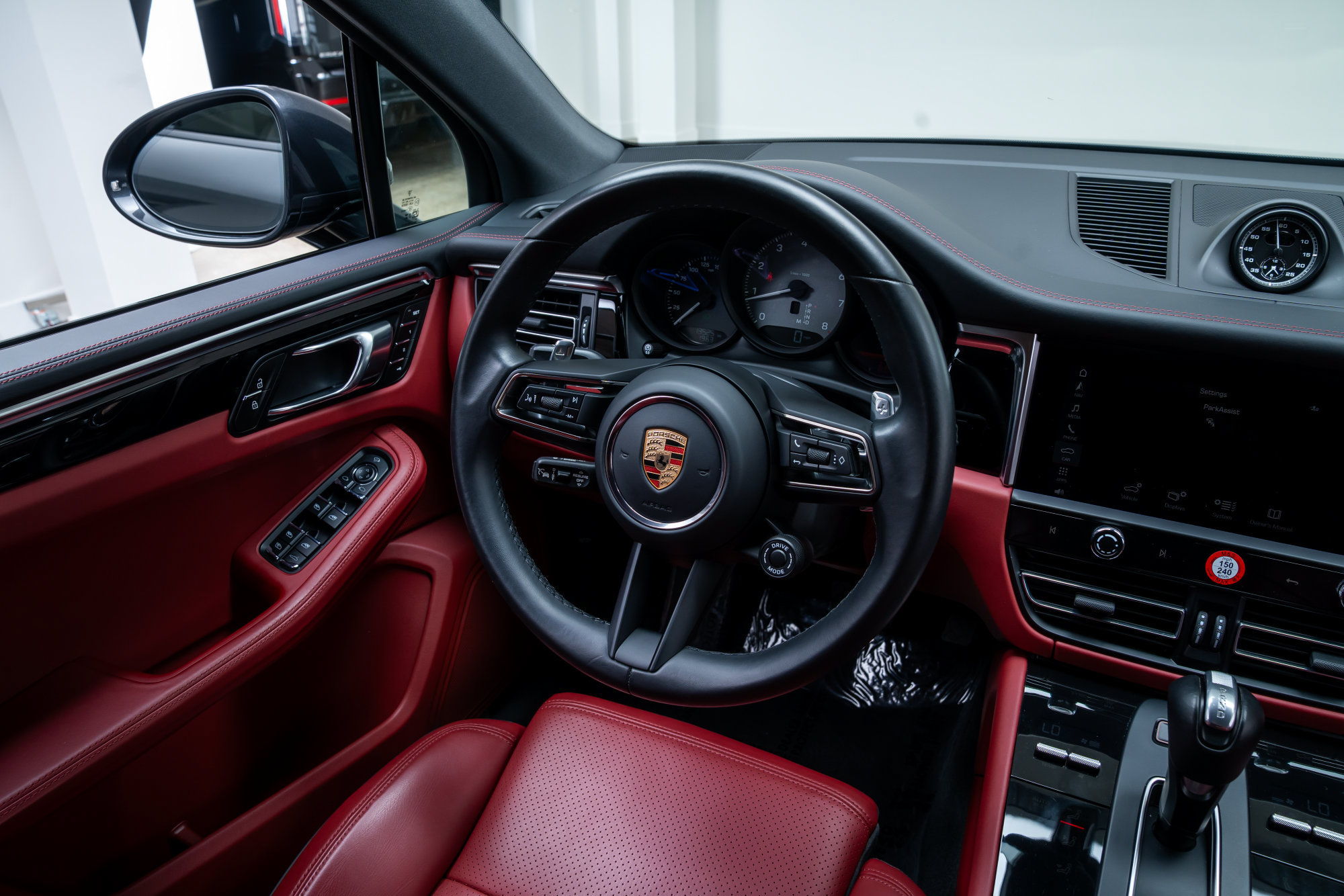 Used 2024 Porsche Macan S AWD/4WD image 11