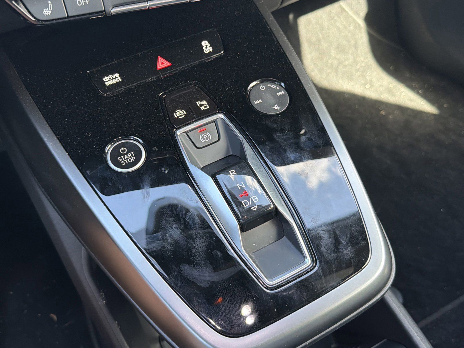 Used 2024 Audi Q4 e-tron Premium AWD/4WD image 30