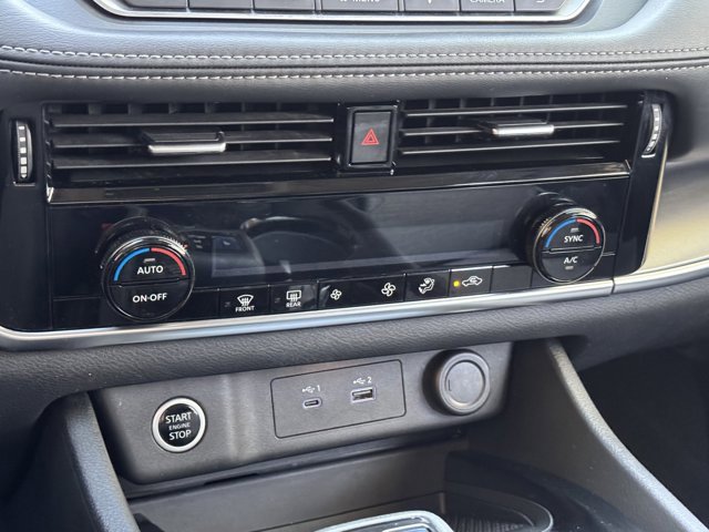 Used 2022 Nissan Rogue SV image 27