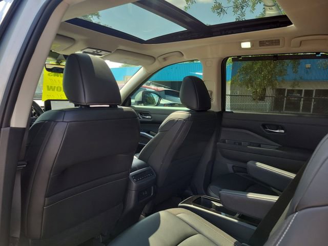 Used 2024 Nissan Pathfinder SL w/ SL Premium Package FWD image 22