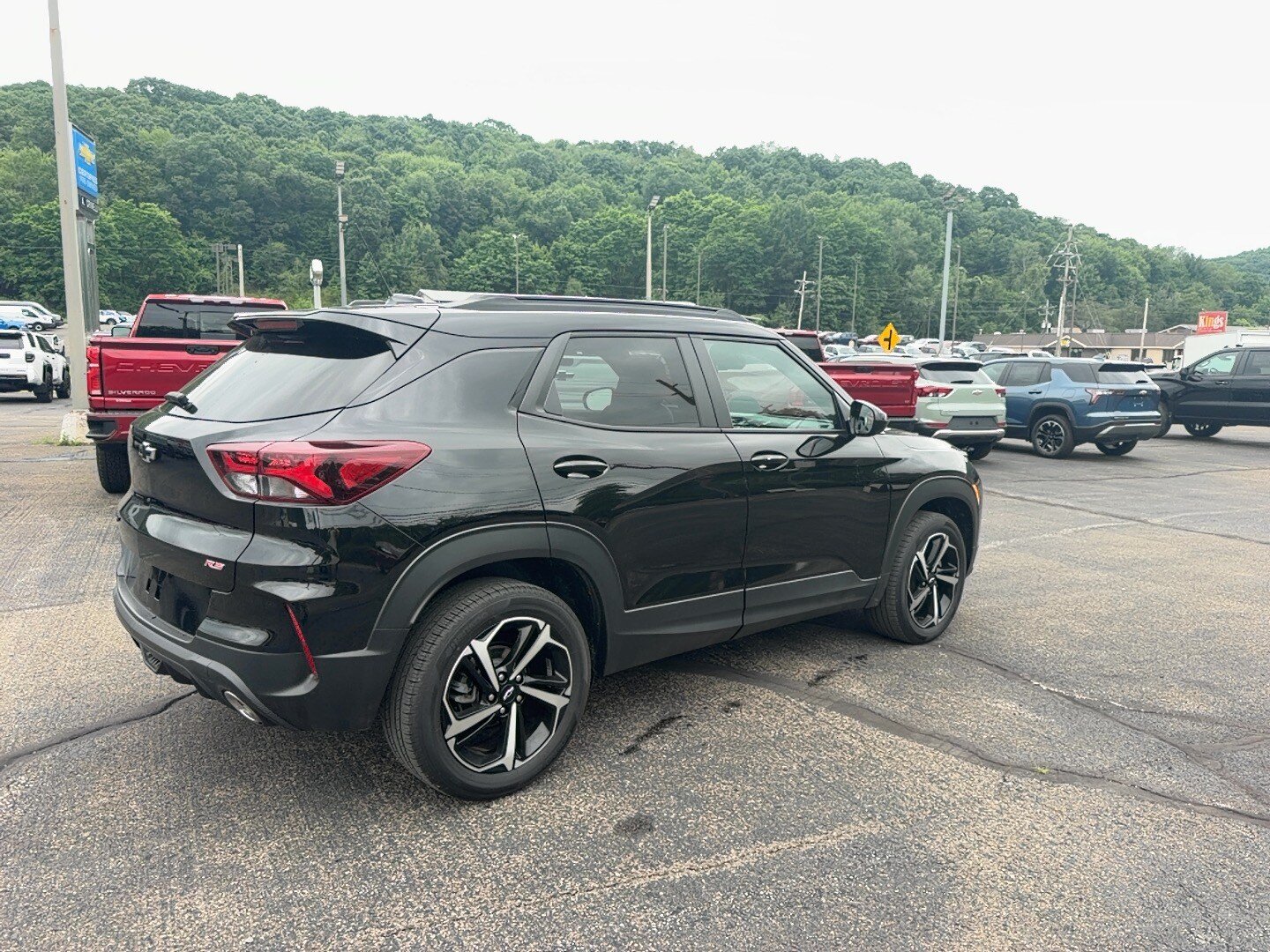 Used 2023 Chevrolet TrailBlazer RS w/ Sun and Liftgate Package AWD/4WD image 5
