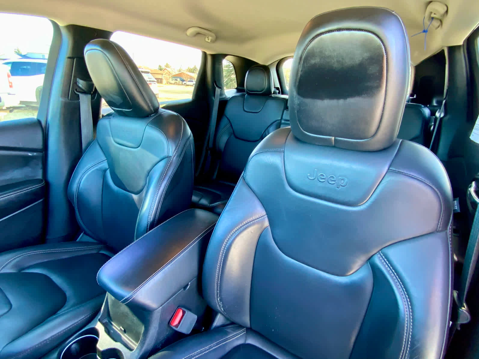 Used 2018 Jeep Cherokee Limited image 27