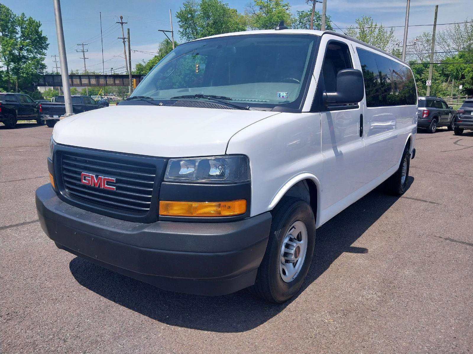 Used 2023 GMC Savana 3500 LS image 3