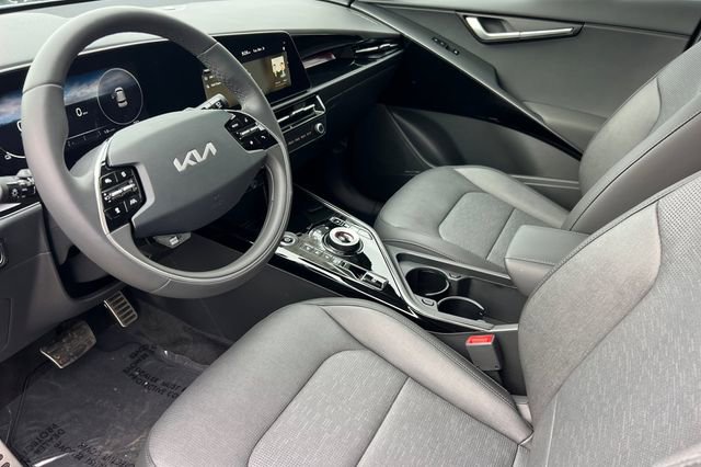 Used 2025 Kia Niro Wave image 13
