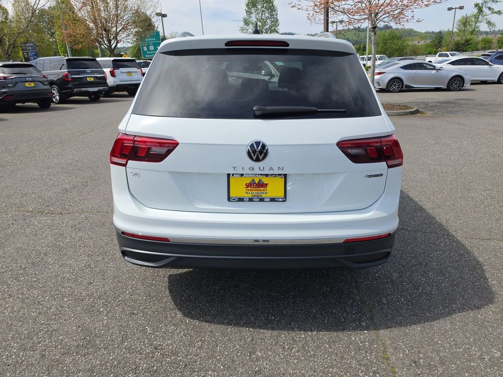 Used 2024 Volkswagen Tiguan SE AWD/4WD image 5