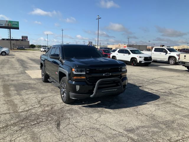 Used 2017 Chevrolet Silverado 1500 LT w/ Midnight Edition AWD/4WD image 4