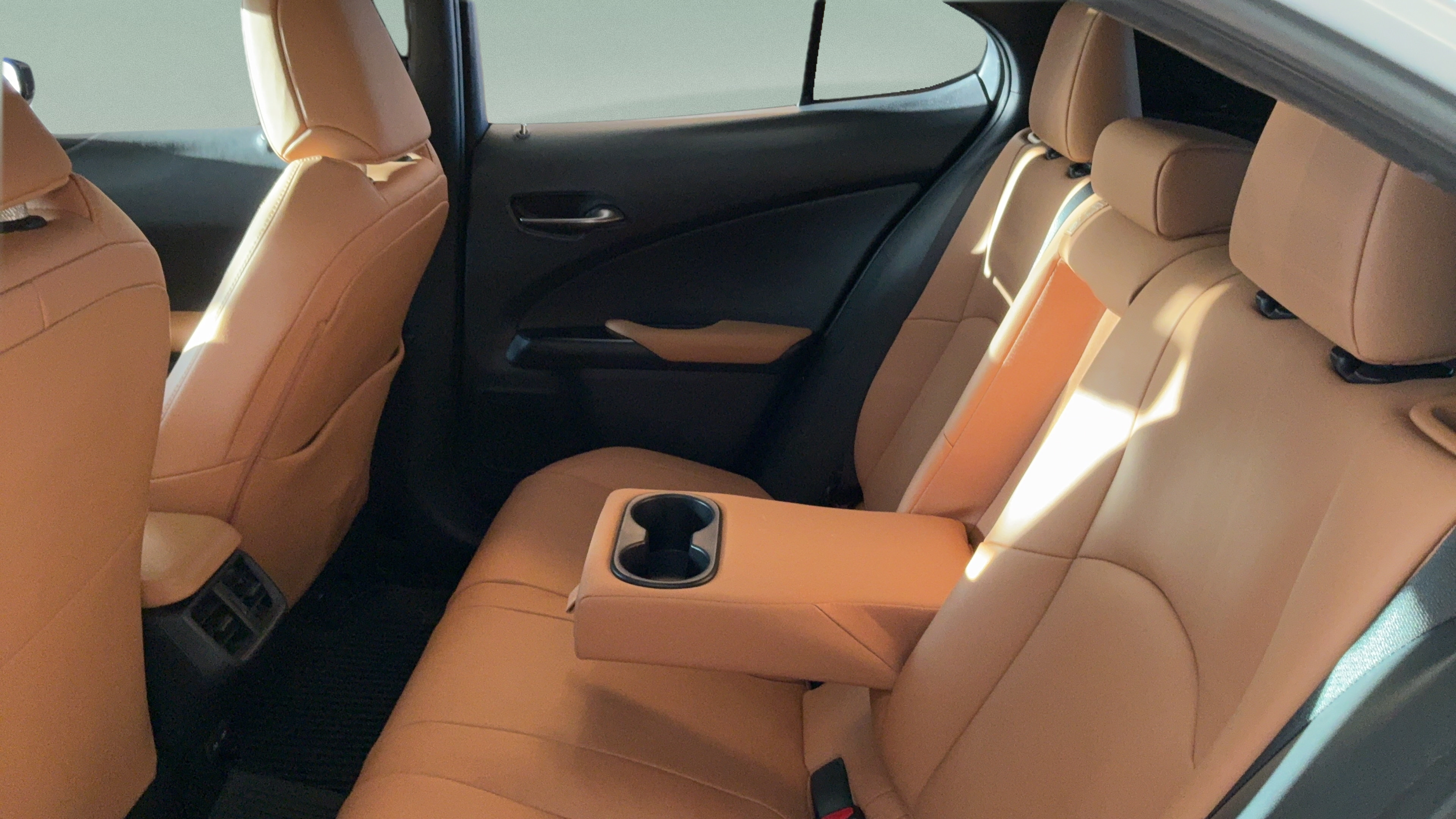 Used 2023 Lexus UX 250h AWD w/ Premium Package image 30
