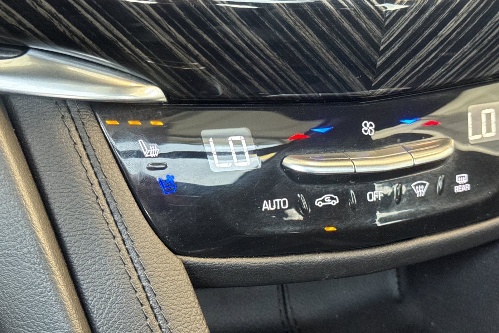 Certified 2025 Cadillac XT6 Premium Luxury FWD image 29