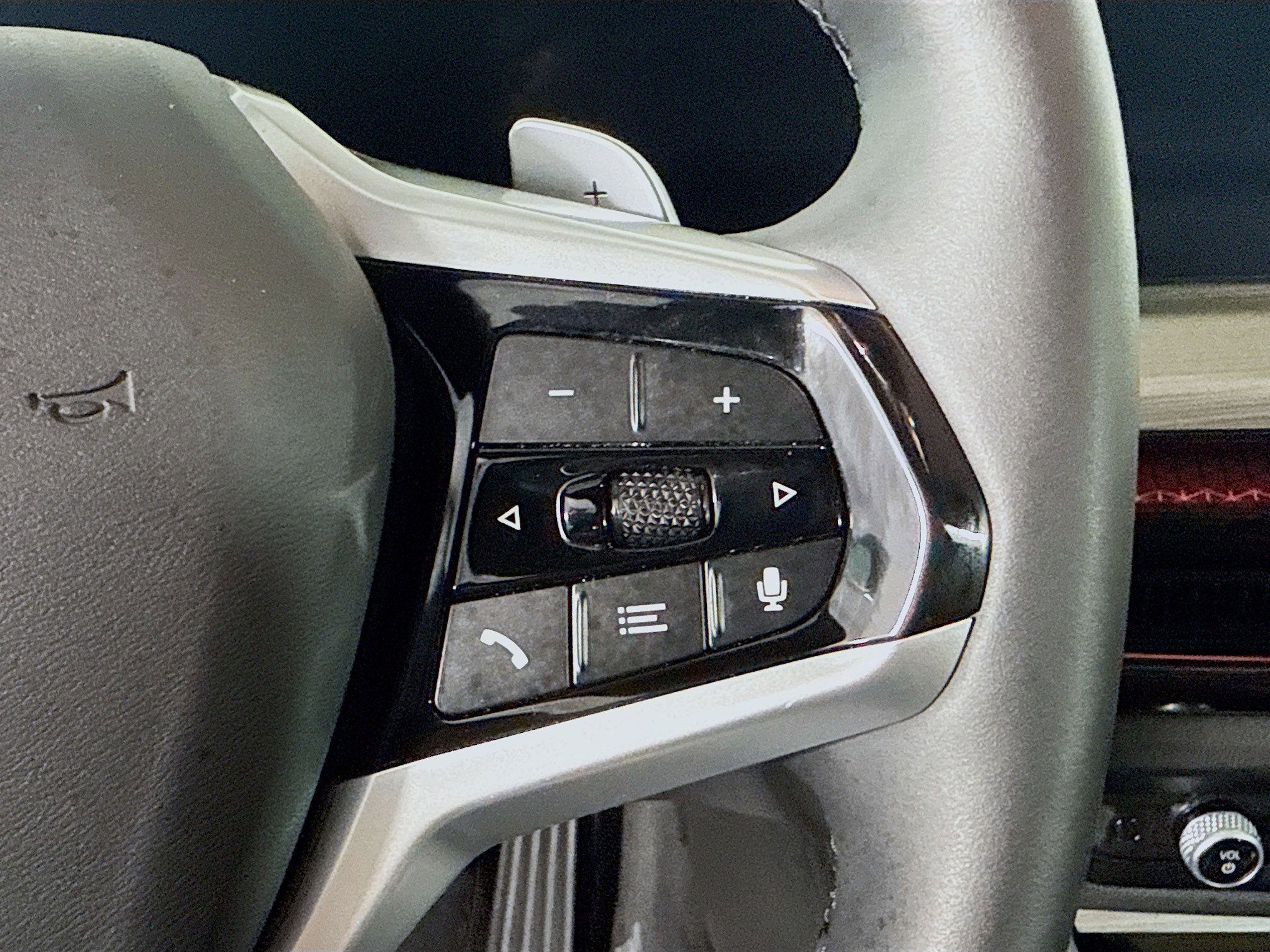 Used 2025 BMW 330i Sedan w/ Convenience Package image 15